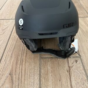 BNIB Giro Tenaya Black Helmet with MIPS